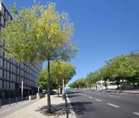 Lisbon Central Apartment In Entrecampos Buitenkant foto